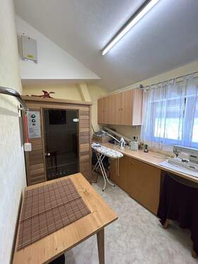 OG: Zimmer mit Infrarotkabine - 