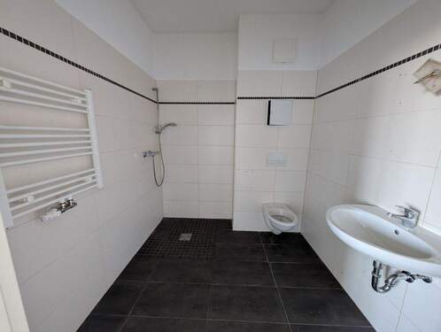 Bad - Etagenwohnung mit 45,00 m&sup2; in Bitterfeld zur Miete