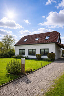 Frontansicht - Wohnen nahe der Ostsee: Charmantes Haus von 1800 auf 917 m² Grundstück! Ruhige Wohngegend.