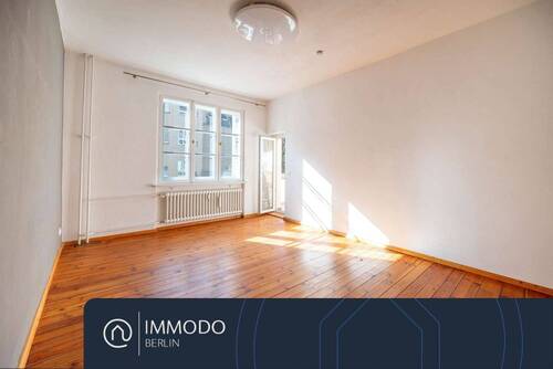 Wohnzimmer - ?? Wohnglück am Markusplatz - helle 2 Zimmer Altbauwohnung mit sonnigen Balkon und Dielen