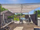 Terrasse mit Blick auf den Pool - 