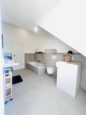 Badewannenbad 2. OG - 