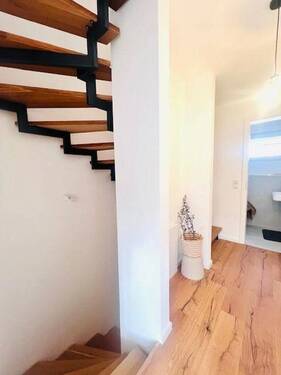 Flur 1. OG - Reihenmittelhaus mit 109,30 m² in Mainz zum Kaufen