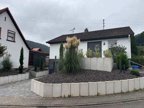 Haus Außenansicht - 5 Zimmer Einfamilienhaus in Lug