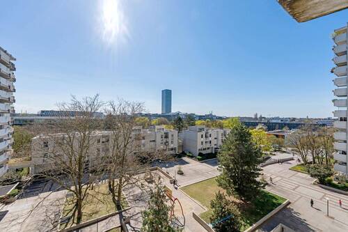 Ausblick Balkon - Etagenwohnung mit 70,00 m&sup2; in München zum Kaufen