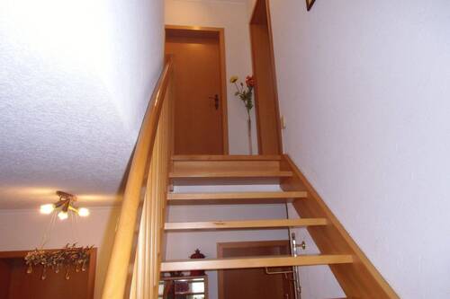 6 Treppe ins Dachgeschoss.JPG - 