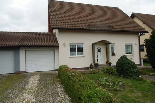 25 Straßenseite.JPG - 5 Zimmer Einfamilienhaus zum Kaufen in Hoyerswerda