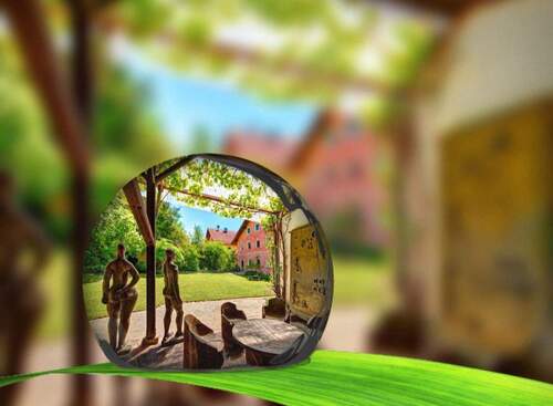 Freisitz Werkstatt mit Blick zum Haupthaus - 