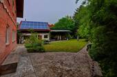 Blick v. der Terrasse zur Werkstatt mit Freisitz - 