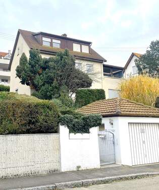 Außenansicht mit Garage - Stattliches 2-Familienhaus in ruhiger Halbhöhenlage von Plochingen zu verkaufen