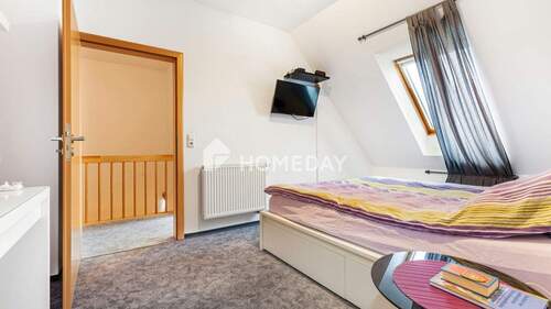 1. OG Schlafzimmer 2 - 