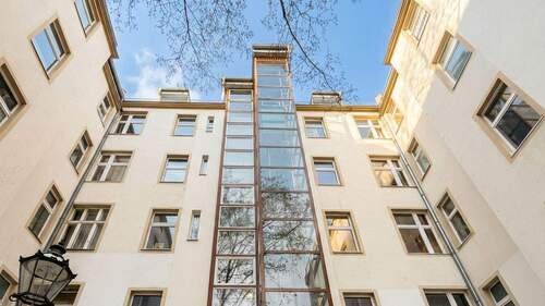 Innen hof / Fassade / Fahrstuhl - 