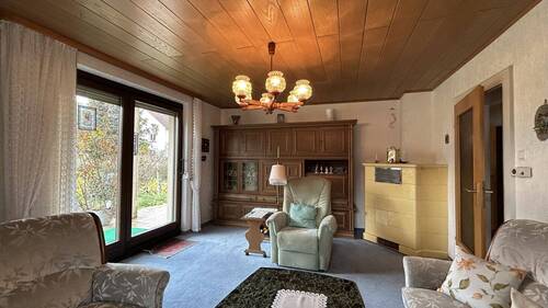 Wohnzimmer EG - 8 Zimmer Doppelhaushälfte zum Kaufen in Erlangen