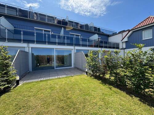 Blick vom Gartenanteil auf die Terrasse - 3 Zimmer Etagenwohnung in Ostseebad Ahrenshoop