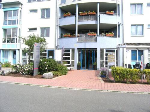 Eingang Lämmerzahlstift - Ruhiges 2-Zimmer-Senioren-Apartment mit Einbauküche und PKW-Stellplatz