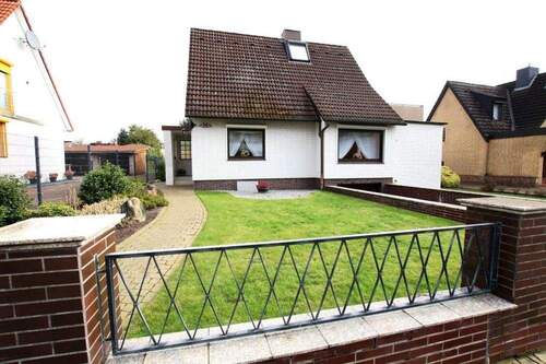 Straßenansicht a - 8 Zimmer Einfamilienhaus in Seevetal