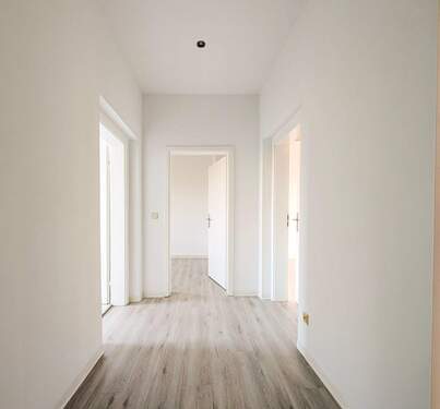 Einladender Flur - Etagenwohnung mit 61,90 m&sup2; in Eilenburg zur Miete