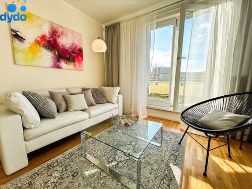 Wohnbereich (8) - !! Renovierte 2-Zimmerwohnung erwartet Sie in grüner Lage !! + EBK + Smart TV