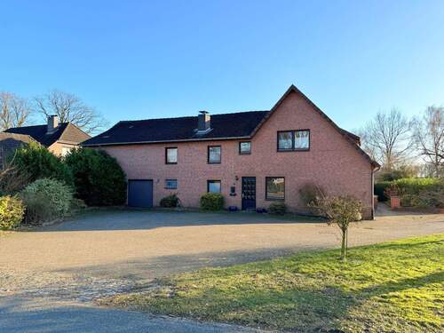 01 IMG_4888.jpg - Zweifamilienhaus mit großem Grundstück und Entwicklungspotenzial