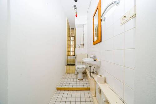 Gästebad mit Dusche - 