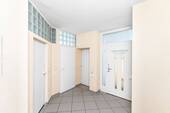 Flur / Eingangsbereich Erdgeschoss - 8 Zimmer Mehrfamilienhaus, Wohnhaus zum Kaufen in Dreieich