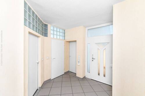 Flur / Eingangsbereich Erdgeschoss - 8 Zimmer Mehrfamilienhaus, Wohnhaus zum Kaufen in Dreieich
