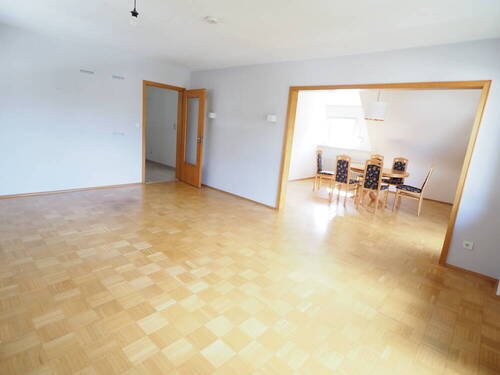 Wohnzimmer mit Blick ins Esszimmer - 