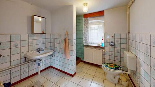 Badezimmer im Erdgeschoss - 