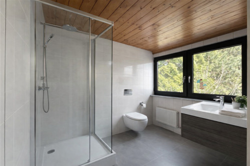 Badezimmer DG - virtually staged - 