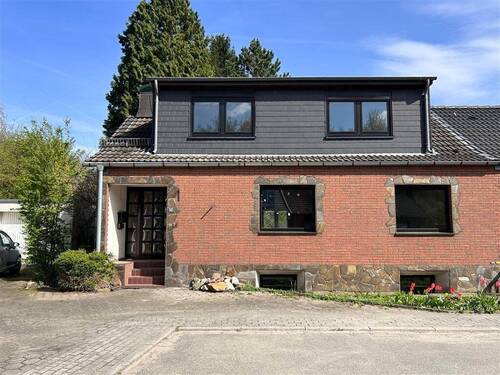 Hausansicht - Charmantes Einfamilienhaus mit großzügigem Grundstück in Essen