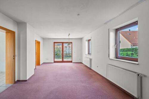 Heller Wohn-Essbereich mit Zugang zur Terrasse - 4 Zimmer Einfamilienhaus zum Kaufen in Nürnberg