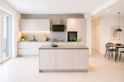 Küche mit Insel - 2 Zimmer Etagenwohnung in Bornheim