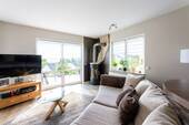 Heller Wohnbereich - das Herzstück - Haus-im-Haus: Wohn-Gefühl auf 101 m² mit EBK, Terrasse, Garten, Helligkeit und modernem Charme!