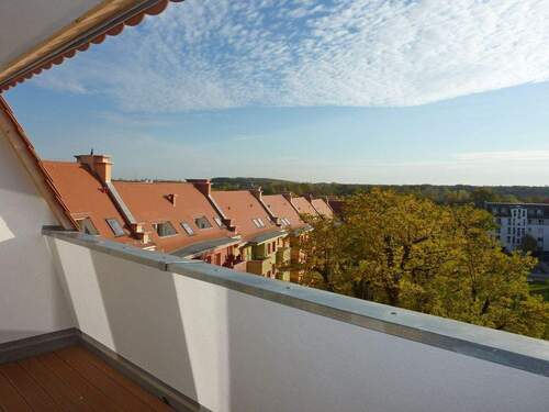 Referenz Loggia - Sanierte 2-Raumwohnung mit Loggia und Blick ins Grüne - im Baudenkmal nahe Auensee !!