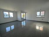 Wohnzimmer - Moderne 3 - Zimmer - Wohnung mit Balkon, Aufzug, Tiefgarage & Fußbodenheizung