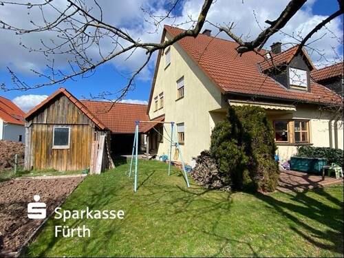 Ansicht - Ein-Zweifamilienhaus in Roßtal - 449.000,00&nbsp;EUR Kaufpreis, ca.&nbsp; 130,00&nbsp;m&sup2;&nbsp;Wohnfl&auml;che