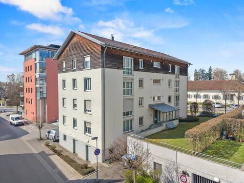 Ansicht Haus-Eingangsseite - 4 Zimmer Etagenwohnung zum Kaufen in Friedrichshafen
