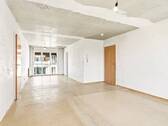 offener Wohnbereich mit Blick zum Essbereich - 