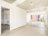 offener Wohnbereich mit Blick zum Balkon - 