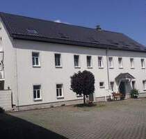 Wohnen & Vermieten: 6 Wohnungen, Dreiseitenhof & 6.123 m² Grundstück in Grünhainichen bei Chemnitz