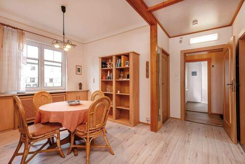 Flur mit Essbereich - 