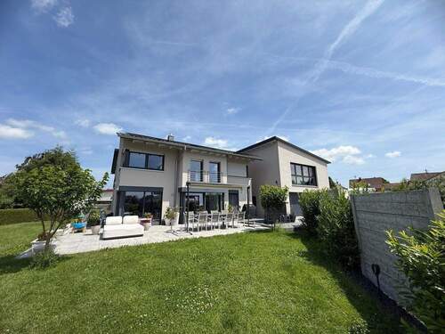 Bild 1 - Provisionsfrei: Hochwertiges Einfamilienhaus mit Einliegerwohnung - sofort bezugsfrei