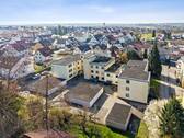 Ansicht Haus mit Umgebungsbeauung - 4 Zimmer Etagenwohnung zum Kaufen in Friedrichshafen