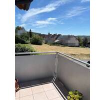 Gepflegte 3 Zimmerwohnung mit sonnigem Balkon und Garage in Eibelstadt !