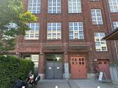 Hinterer Zugang zum Gebäude - 