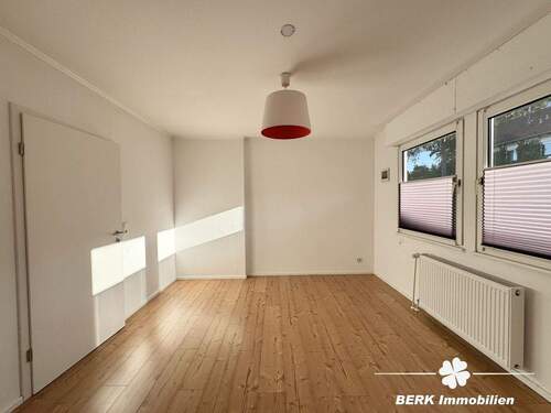 Schlafen EG - Einfamilienhaus mit 156,00 m&sup2; in Gunzenbach zum Kaufen