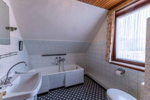 Badezimmer Dachgeschoss - 