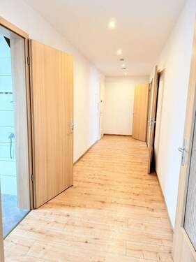 Flur (2) - 3 Zimmer Etagenwohnung in Leipzig