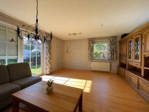Wohn-/Esszimmer ....... - 