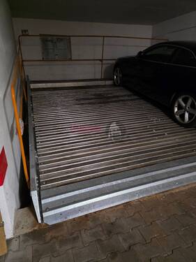 Garage - Duplex Stellplatz oben, in kleiner Tiefgarage. Frisch instandgesetzt Aidenbachstrasse